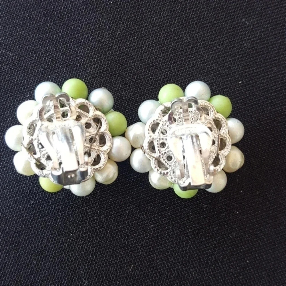 Vintage 1960s Green Clip On Cocktail Earrings - Picture 2 of 2
